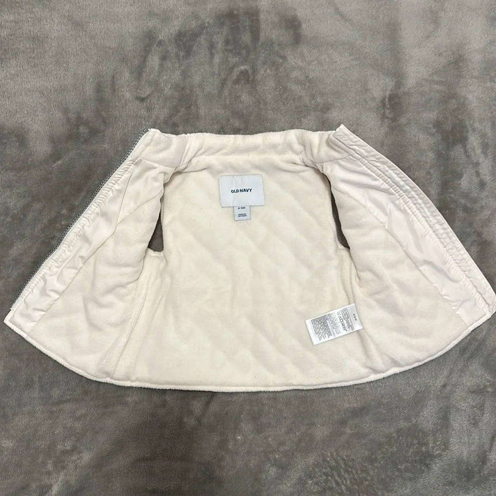 White Old Navy Puffer Vest Size 6-12m